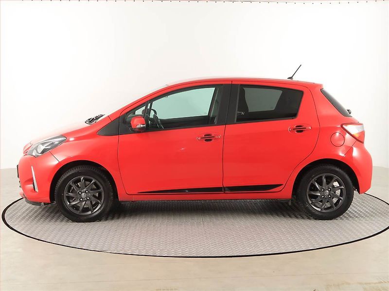 Toyota Yaris (2017) 1.5 Dual VVT-i, Serv.kniha - fotka 3 z 17
