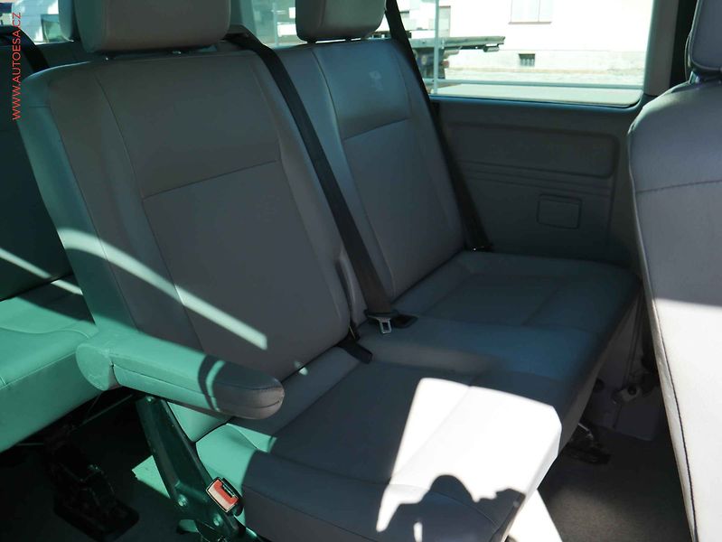 Volkswagen Transporter (2009) 2.5TDI L2 9míst, AC - fotka 11 z 16