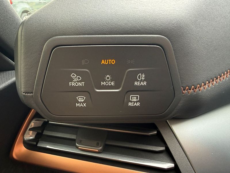 Cupra Born 62 kWh / HUD / FULL LED - fotka 33 z 40