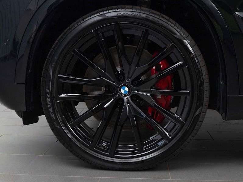 BMW X5 M60i - fotka 4 z 6