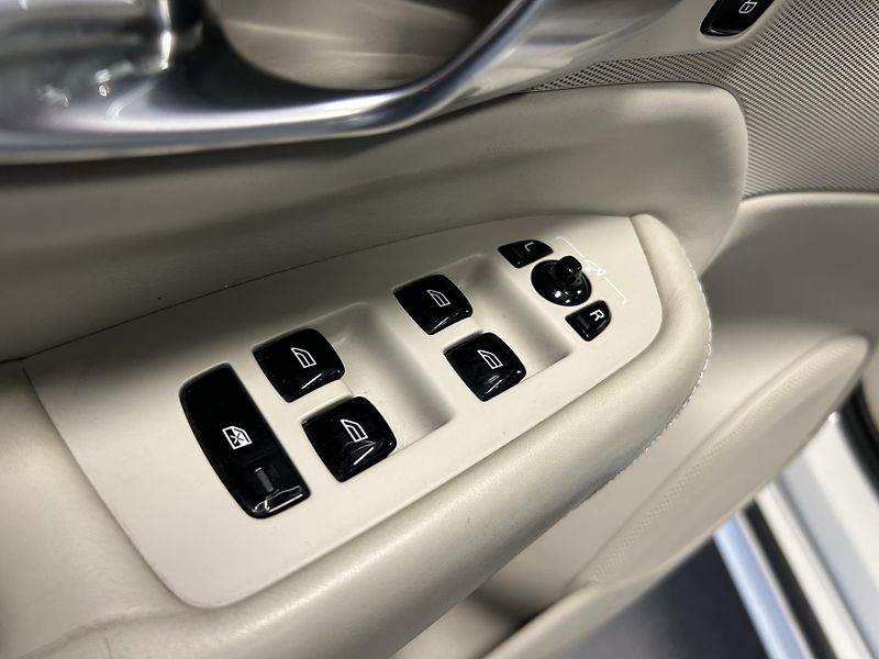 Volvo XC90 (2017) D5 AWD Drive-E Inscrip Panoram - fotka 7 z 30