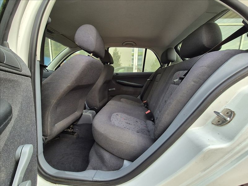 Škoda Fabia 1.4MPi*po STK - fotka 10 z 12