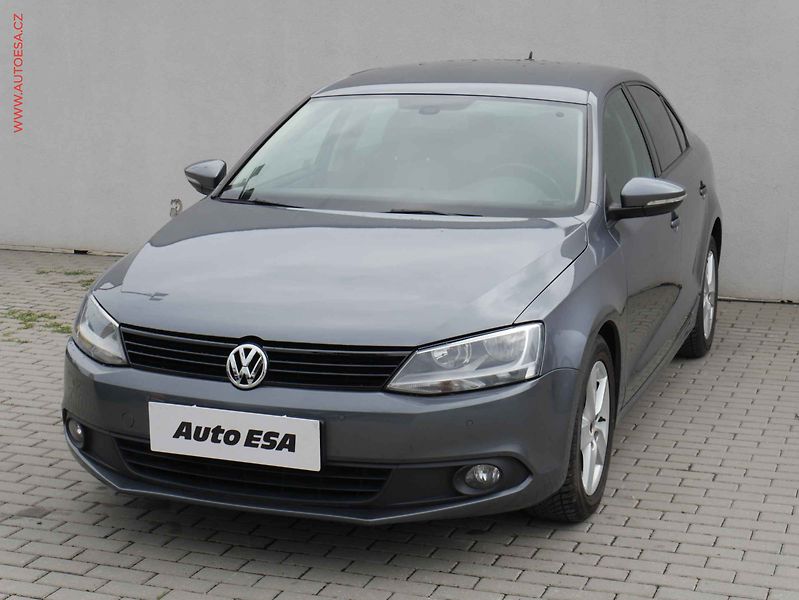 Volkswagen Jetta (2012) 1.2TSi, ČR, AAC, tempo - fotka 3 z 17