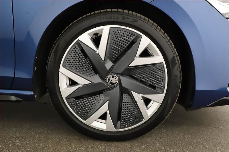Škoda Superb (2025) 2.0 TDI, Sportline - fotka 20 z 20
