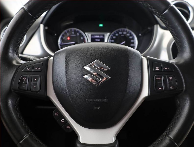 Suzuki Vitara (2016) 1.6 VVT, 4X4, Serv.kniha - fotka 8 z 17