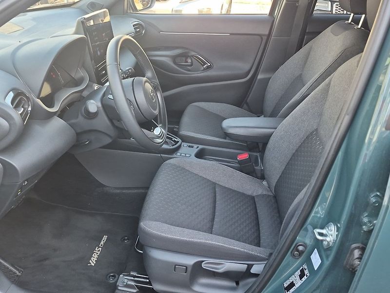 Toyota Yaris Cross 1,5 HEV FWD Style 96 kW - fotka 9 z 24