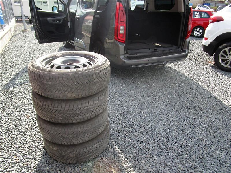 Toyota ProAce City Verso 1.5D-4D, 1. majitel - fotka 64 z 65