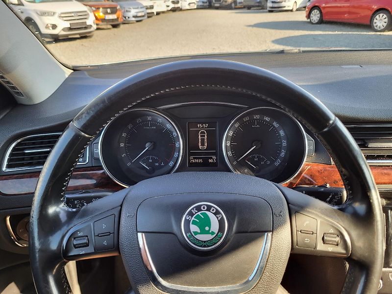 Škoda Superb II combi 2.0 TDi DSG ELEGANCE - fotka 10 z 42