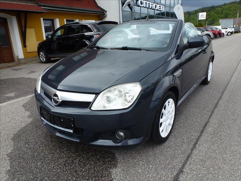 Opel Tigra 1,4 16V Roadster Cabrio - fotka 3 z 48