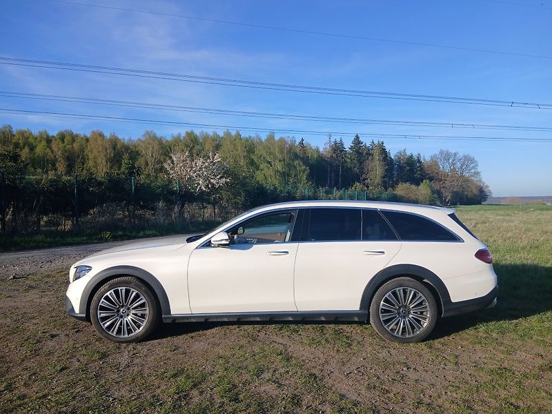 Mercedes-Benz Třídy E 350d All Terrain 190kW Designo - fotka 5 z 20