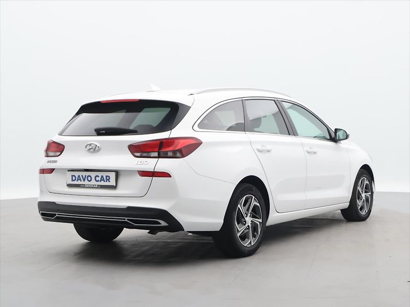 Hyundai i30 1,6 CRDI CZ 1.Maj. DPH - fotka 7 z 27