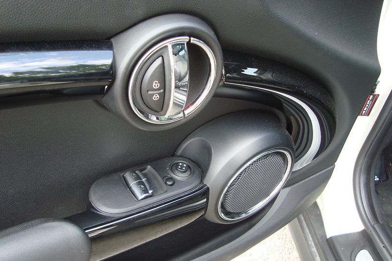 Mini Cooper (2017) 1.5 D, AUTOMAT - fotka 24 z 66