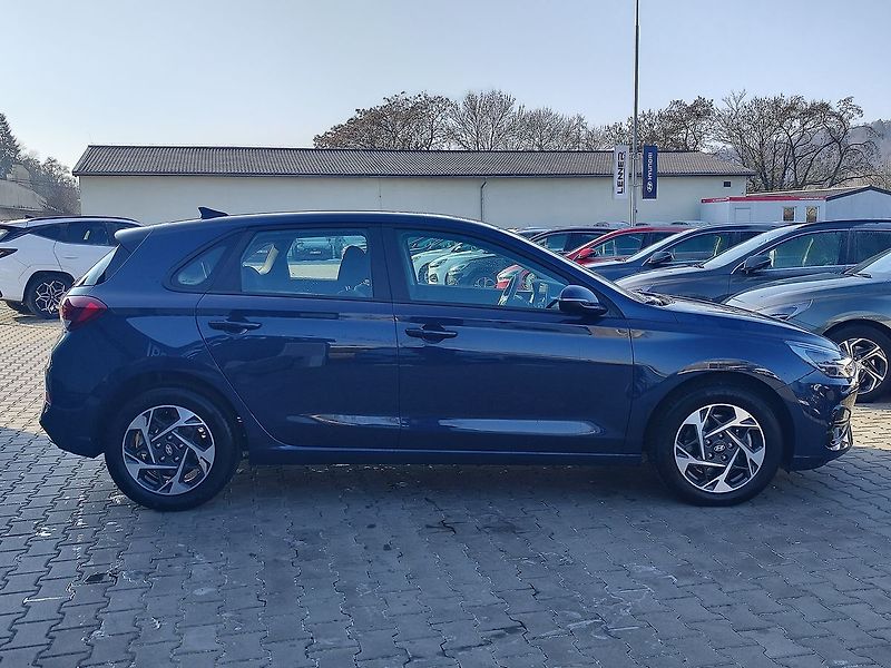 Hyundai i30 1.5i/71kW Comfort 16 - fotka 4 z 29