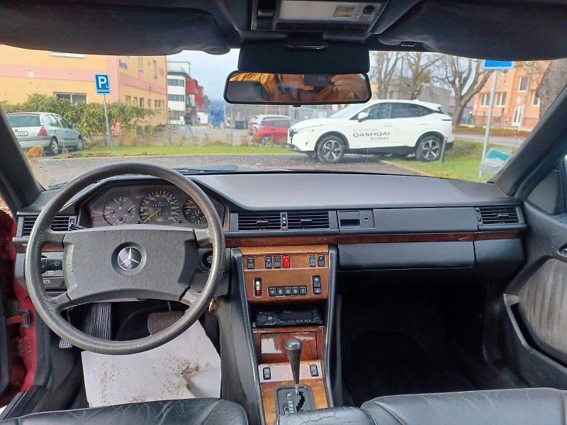 Mercedes-Benz 124 (1990) Coupé  - fotka 10 z 16