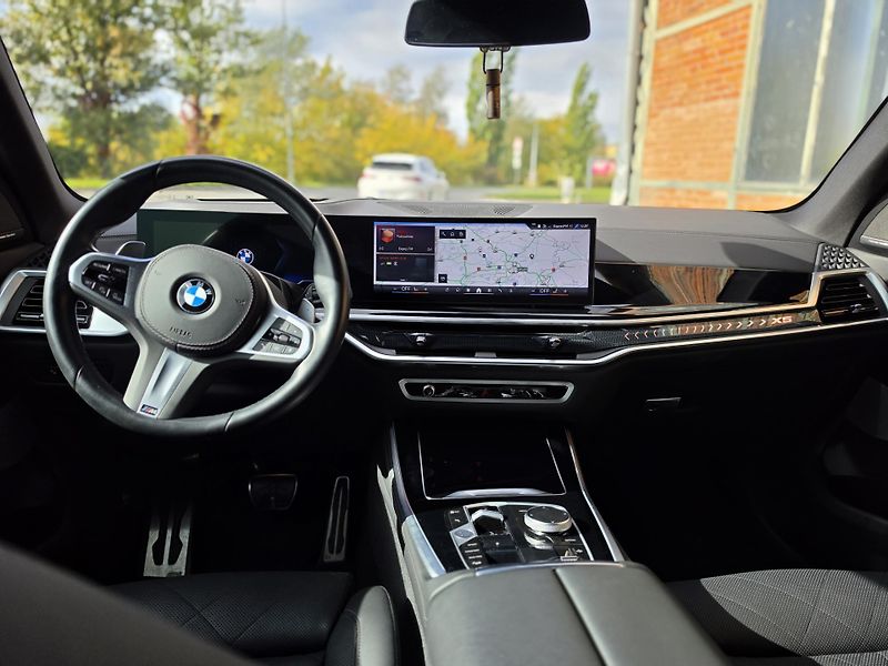 BMW X5 (2024) xDrive 30d M PAKET - fotka 13 z 22