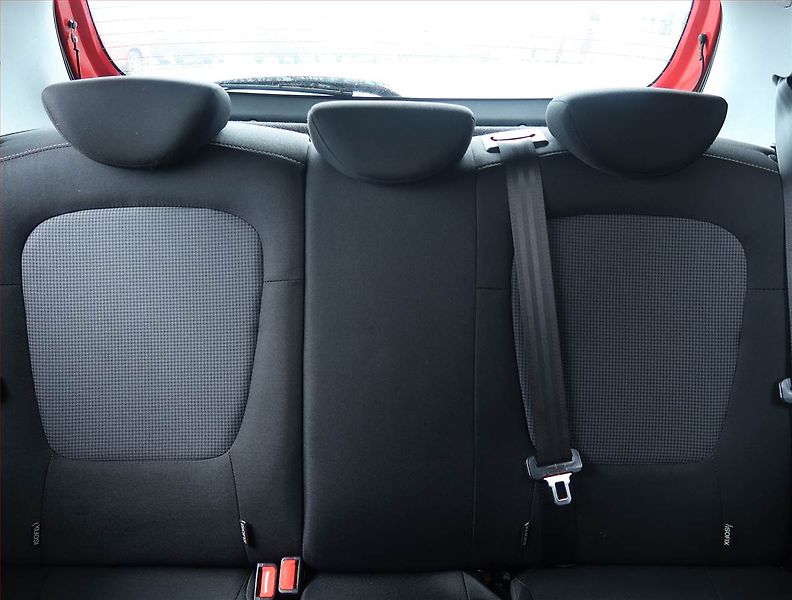 Hyundai i20 (2013) 1.2, nová STK, oblíbený vůz - fotka 10 z 14