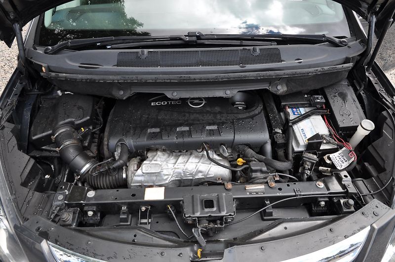 Opel Zafira TOURER 2.0CDTi 121kW Active - fotka 9 z 17