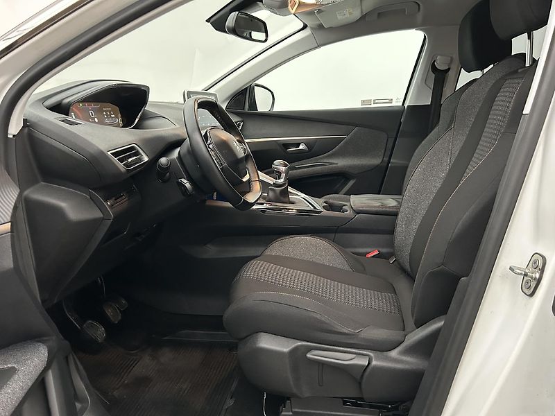 Peugeot 3008 1.2 T ACTIVE - fotka 10 z 26
