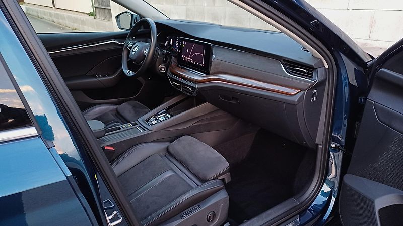 Škoda Octavia SCOUT TSI 4x4-WEBA-PANO-HUD-TZ - fotka 12 z 50
