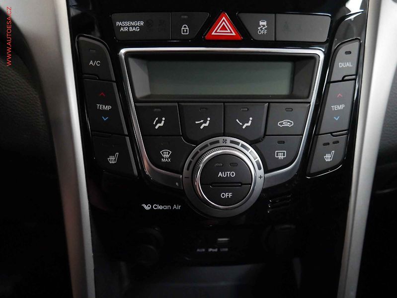 Hyundai i30 (2015) 1.6GDi, 1.maj,ČR, servis - fotka 16 z 21