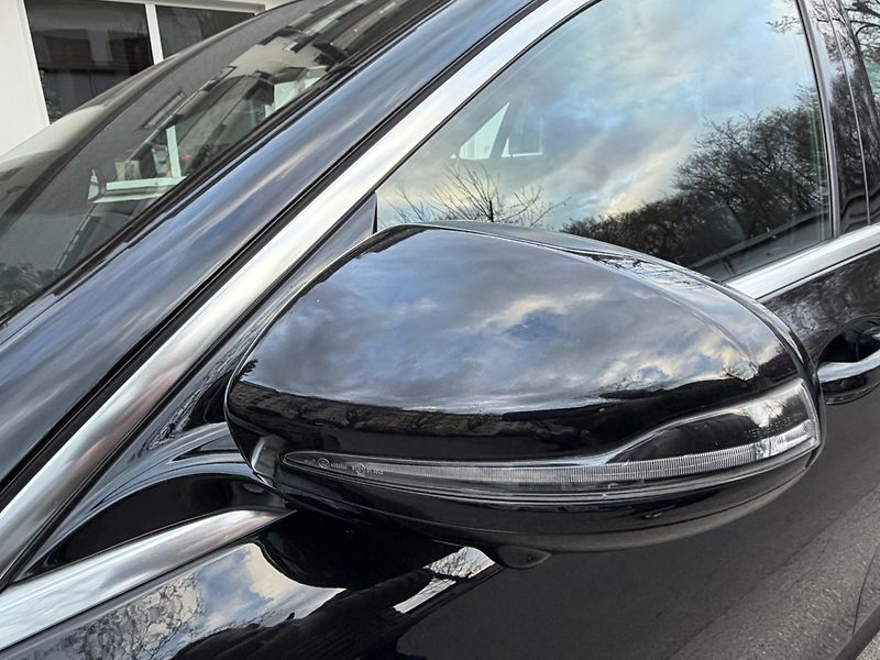 Mercedes-Benz Třídy E (2020) 300E 4MATIC PLUG-IN HYBRID - fotka 38 z 40