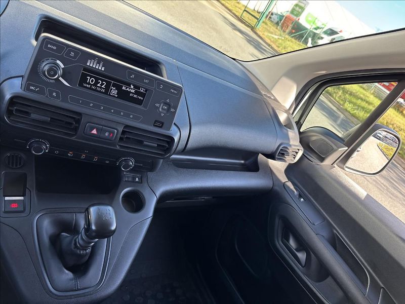 Peugeot Partner 1,2 Puretech 81kW Active L1 - fotka 32 z 33
