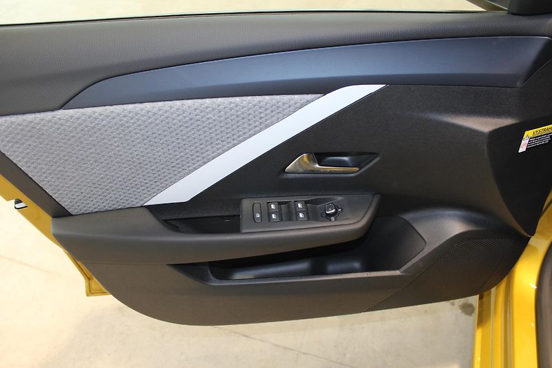 Opel Astra (2025) Edition HB 1.2 TURBO 107kW - fotka 15 z 18