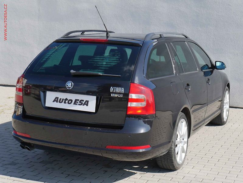 Škoda Octavia (2009) 2.0 TSi, RS, AC, bixen, park - fotka 4 z 16