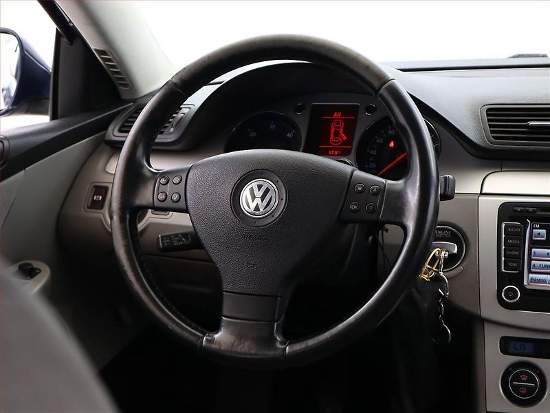 Volkswagen Passat (2009) 1.9 TDI, po STK, Tažné - fotka 12 z 15