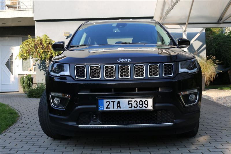 Jeep Compass 1,3 110 kW , ČR - fotka 2 z 47