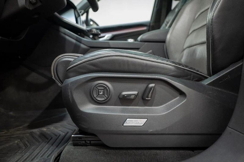 Volkswagen Touareg R-Line 3.0 TDI 210 kW - fotka 37 z 50