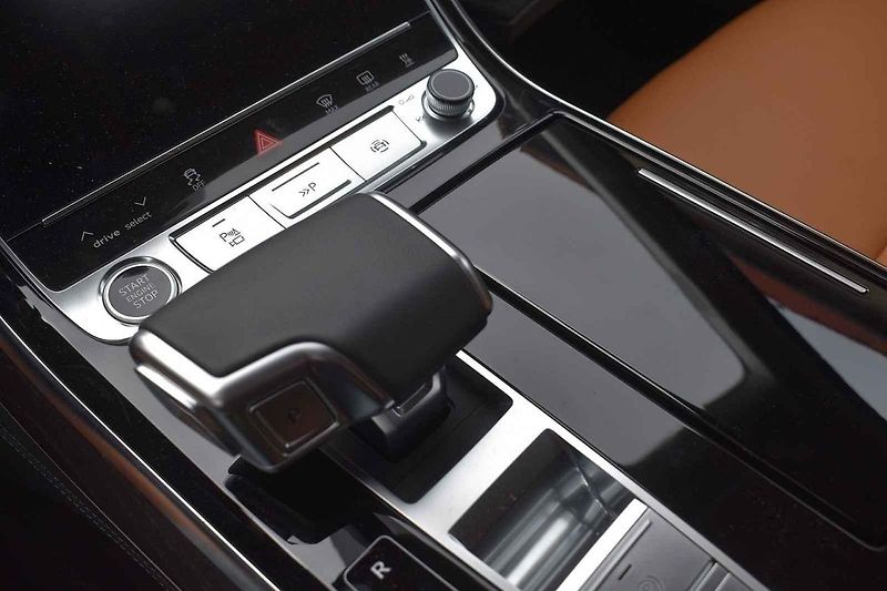 Audi A8 L budeme vídat třeba v diplomatických čtvrtích