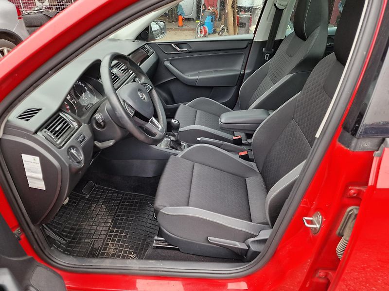 Škoda Rapid 1,6TDI 85KW STYLE PLUS  - fotka 7 z 18