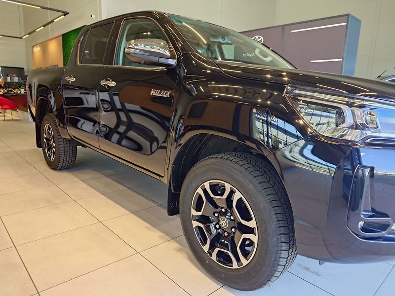 Toyota Hilux Executive MHEV - fotka 9 z 11