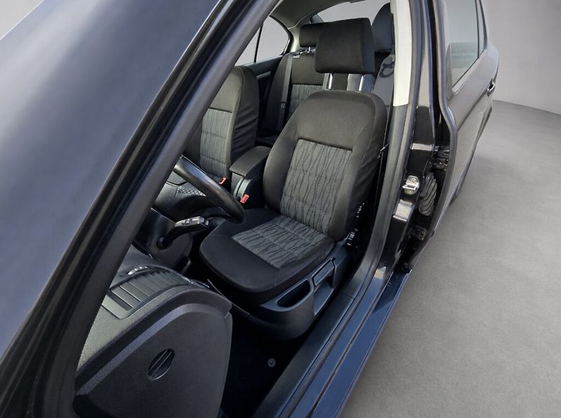 Škoda Octavia (2012) 1.6 TDi 77Kw Elegance - fotka 10 z 23