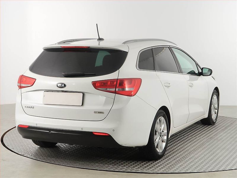 Kia Ceed (2017) Silver 1.6 GDI, Serv.kniha - fotka 5 z 18
