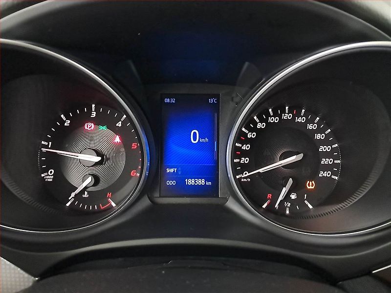 Toyota Avensis (2016) 2.0 D-4D, Navi, Tempomat - fotka 11 z 20