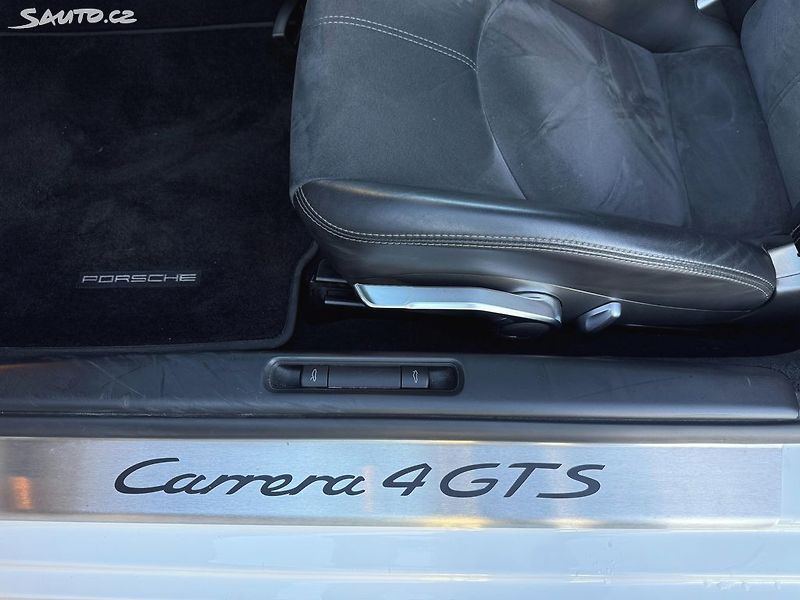 Porsche 911 4 GTS - fotka 27 z 38