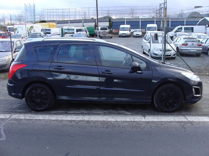 Peugeot 308 1.6 HDi, 68 kW, panorama,klima - fotka 6 z 31