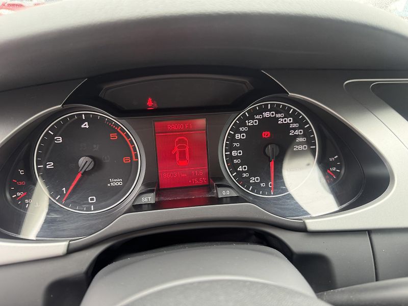Audi A4 Avant 2.0TDi,rezervace - fotka 28 z 54