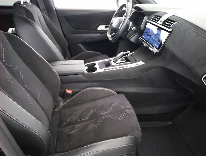 DS Automobiles DS7 Crossback (2023) 1.5 BlueHDI - fotka 7 z 18
