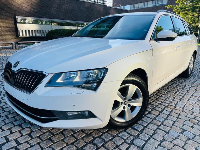 Škoda Superb 2.0TDI 1MAJITEL TAŽNÉ SERVISKA - fotka 2 z 44