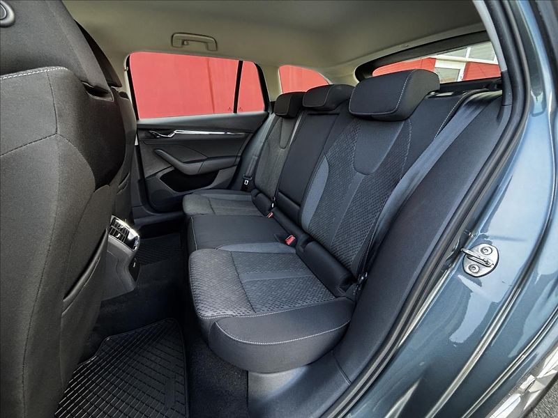 Škoda Octavia 2,0 TDI 110kW DSG Style Combi - fotka 15 z 39