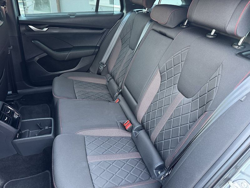 Škoda Octavia (2025) RS 2.0TSi DSG LED Webasto Pano - fotka 27 z 50