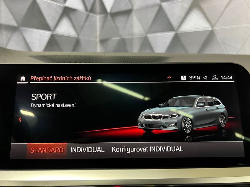 BMW Řada 3 320d xDrive LUXURY LINE, PANOR - fotka 15 z 28