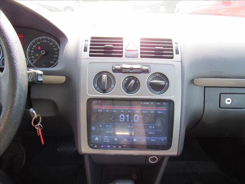 Volkswagen Touran 1,9 TDI 77kW DSG - fotka 15 z 26