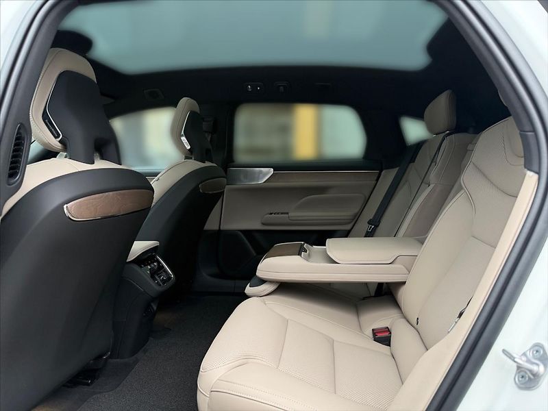 Volvo ES90 Ultra RWD Ext. Range 0525 - fotka 11 z 14