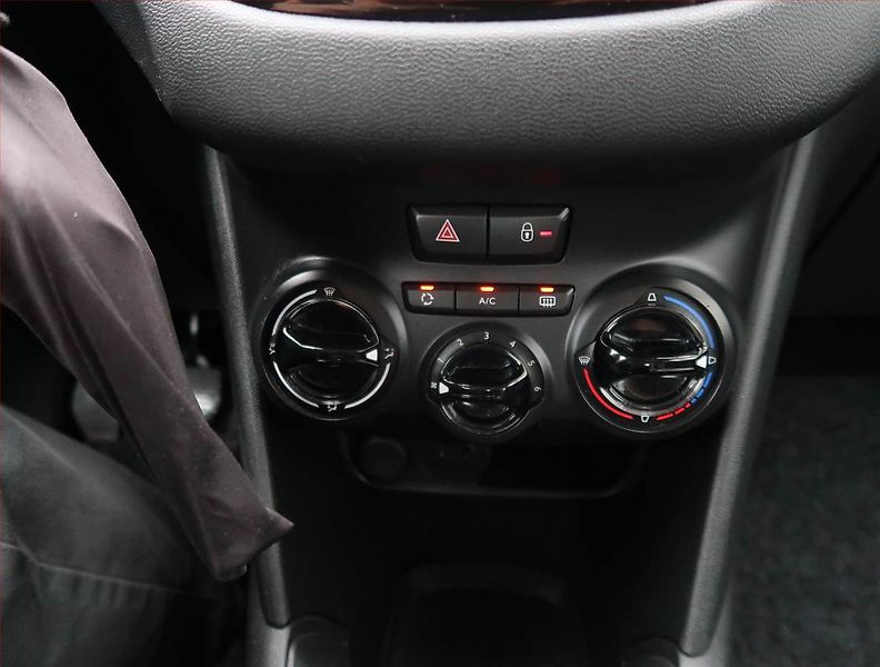 Peugeot 208 (2014) 1.2 PureTech, ČR,1.maj - fotka 17 z 19