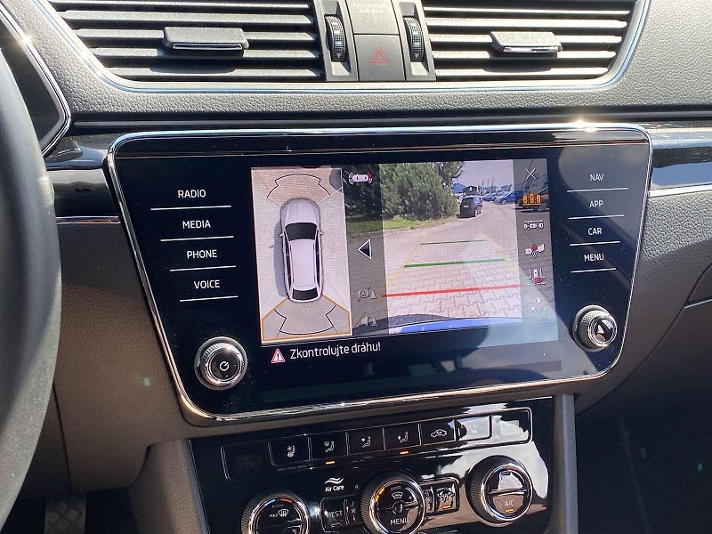 Škoda Superb (2023) Combi 1.5 TSI DSG L&K - fotka 19 z 37
