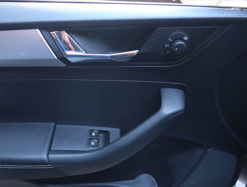 Škoda Rapid (2018) Spaceback 1.0 TSI - fotka 15 z 15